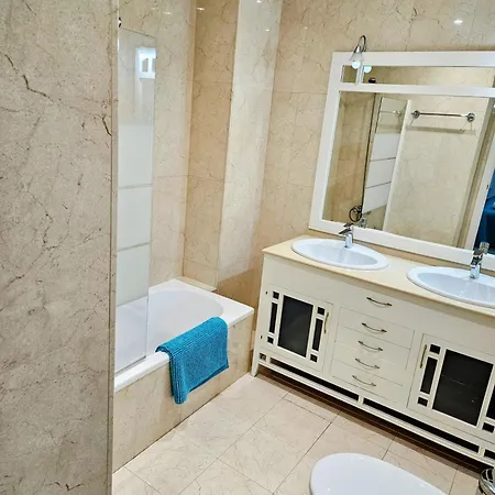 Duquesa Regents Apt, Large Balcony With Spectacular Sea Views Close To Port And Apartment